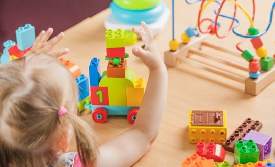 autyzm, objawy autyzmu, przyczyny autyzmu