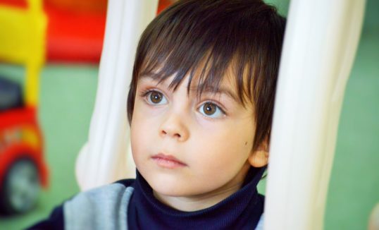 Autyzm – skąd się bierze