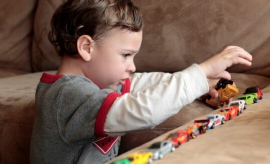 czego nie robi dziecko autystyczne