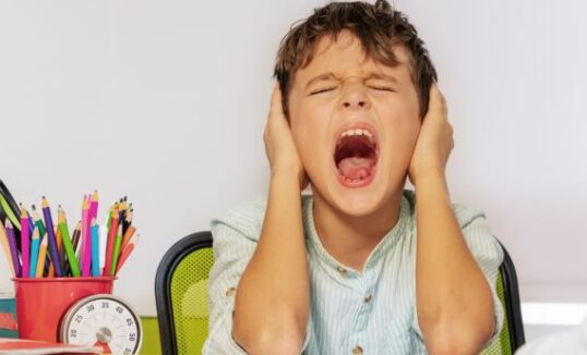 jak uspokoić dziecko z autyzmem